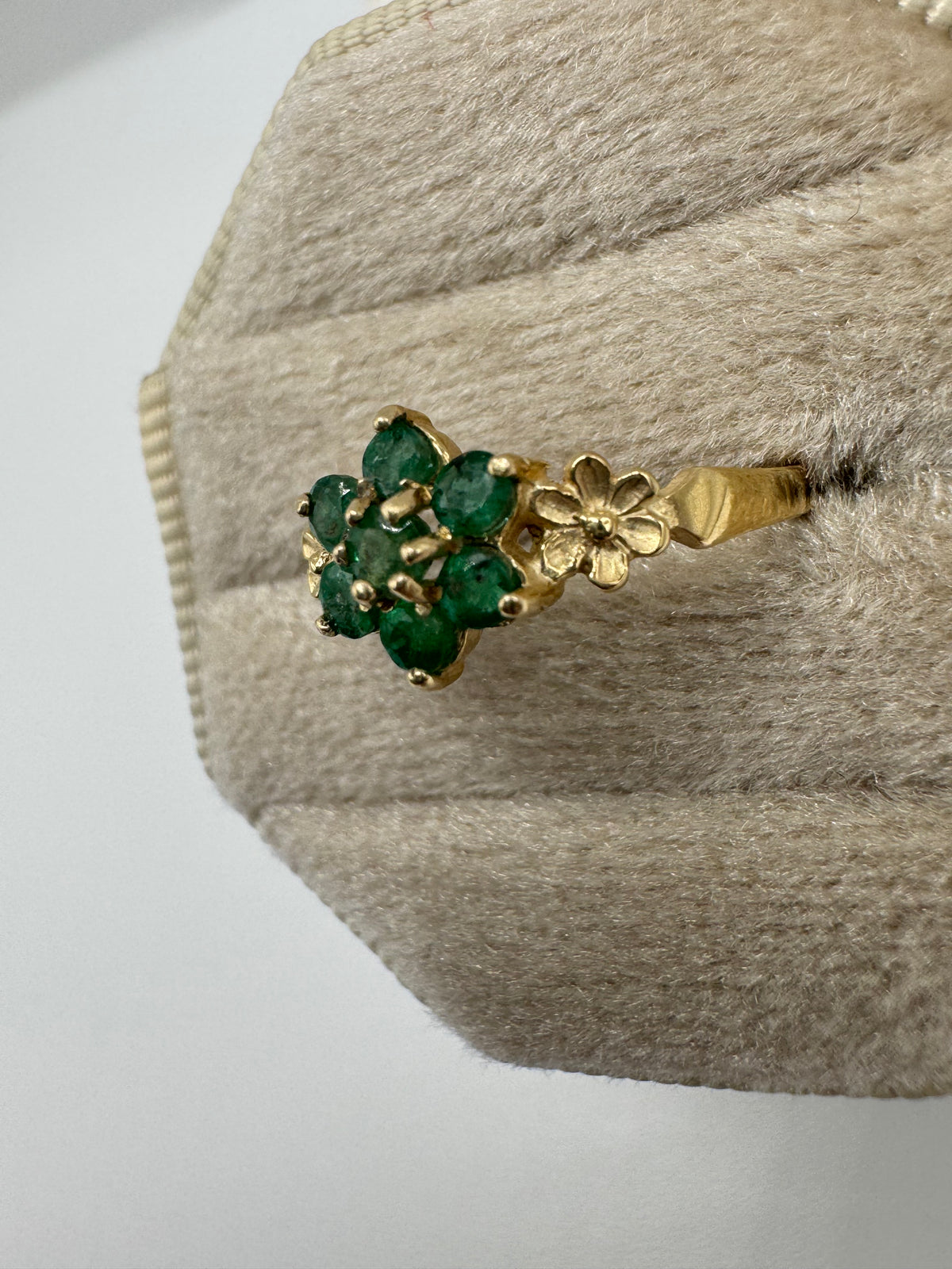 9ct gold emerald cluster ring
