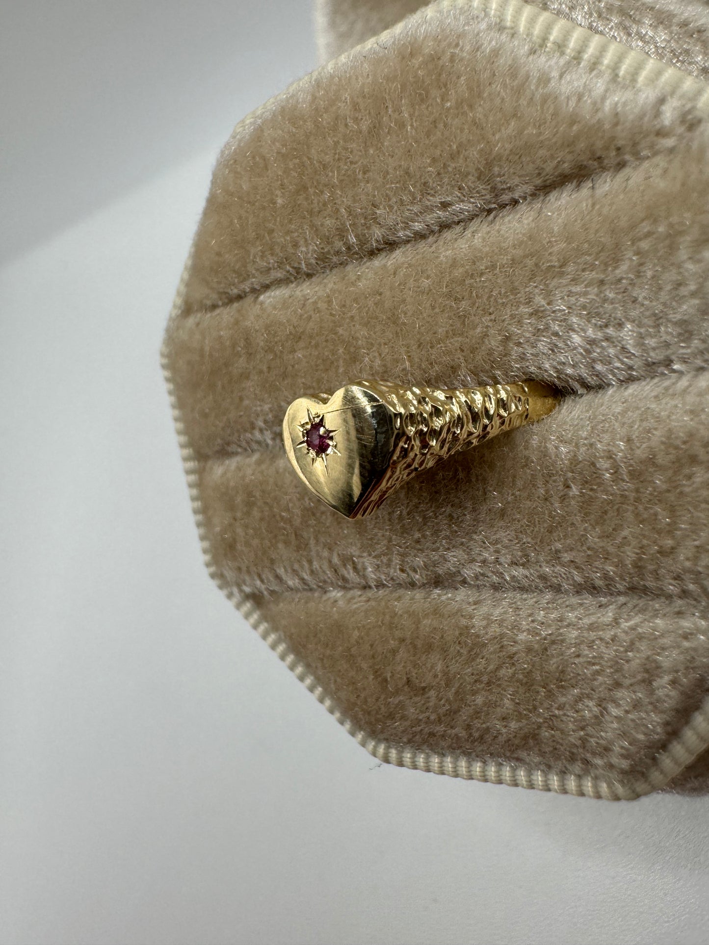 9ct gold ruby heart signet ring