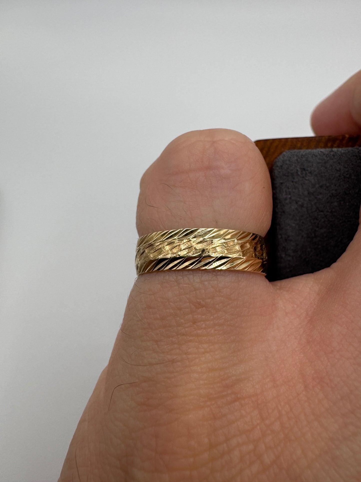 9ct gold engraved wedding style band