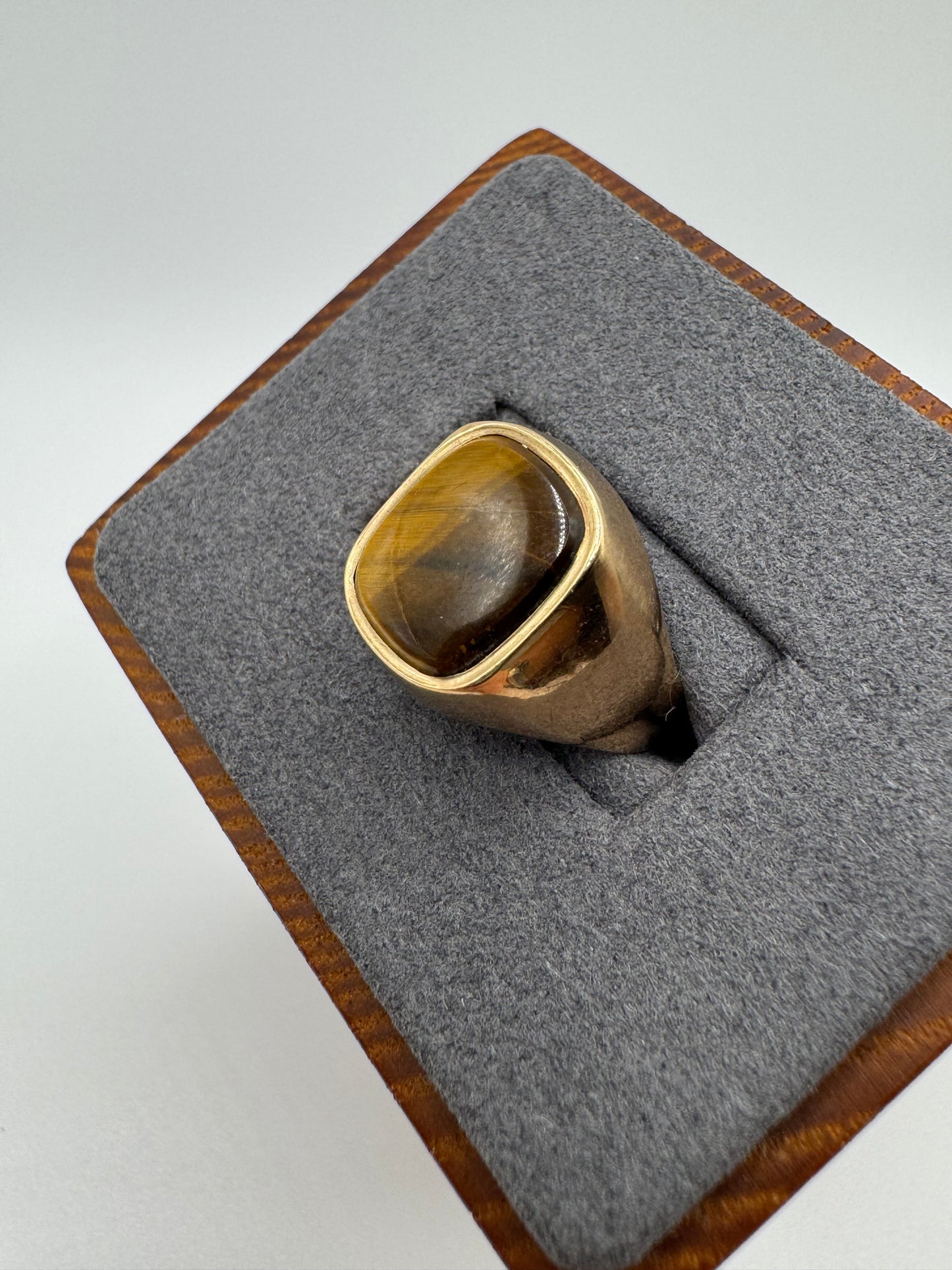 9ct gold tigers eye signet ring