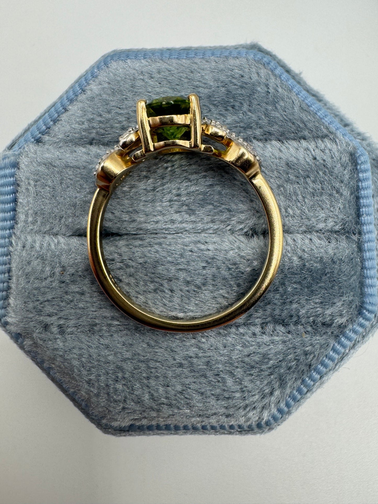 9ct gold peridot and diamond ring