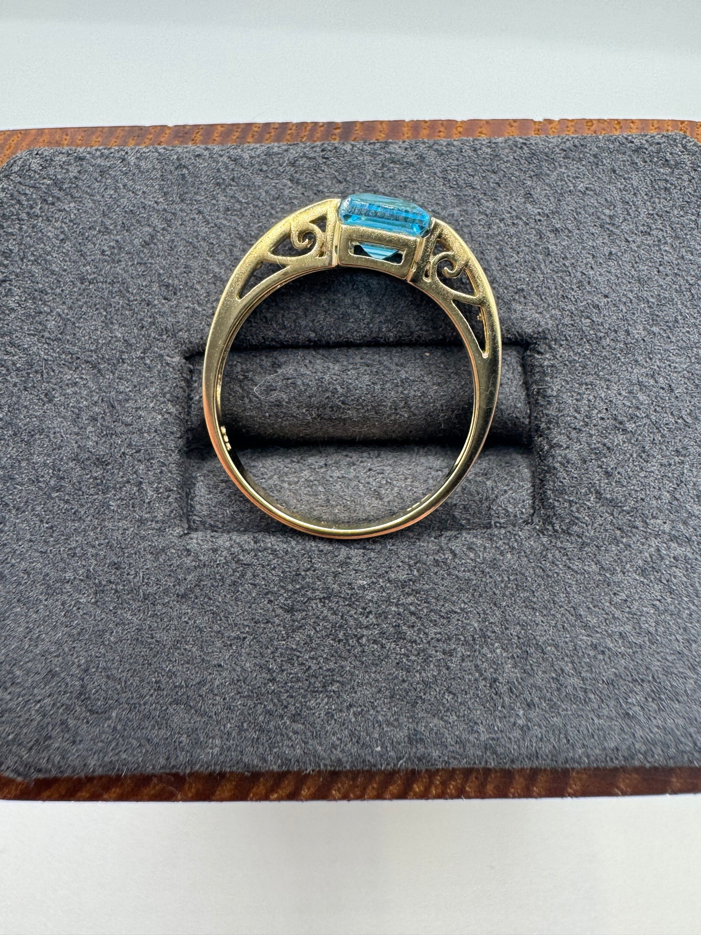 9ct gold topaz and diamond ring