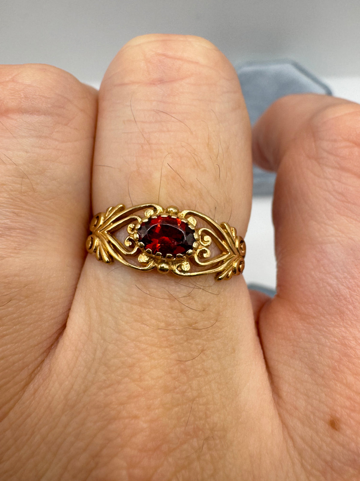 9ct gold garnet ring