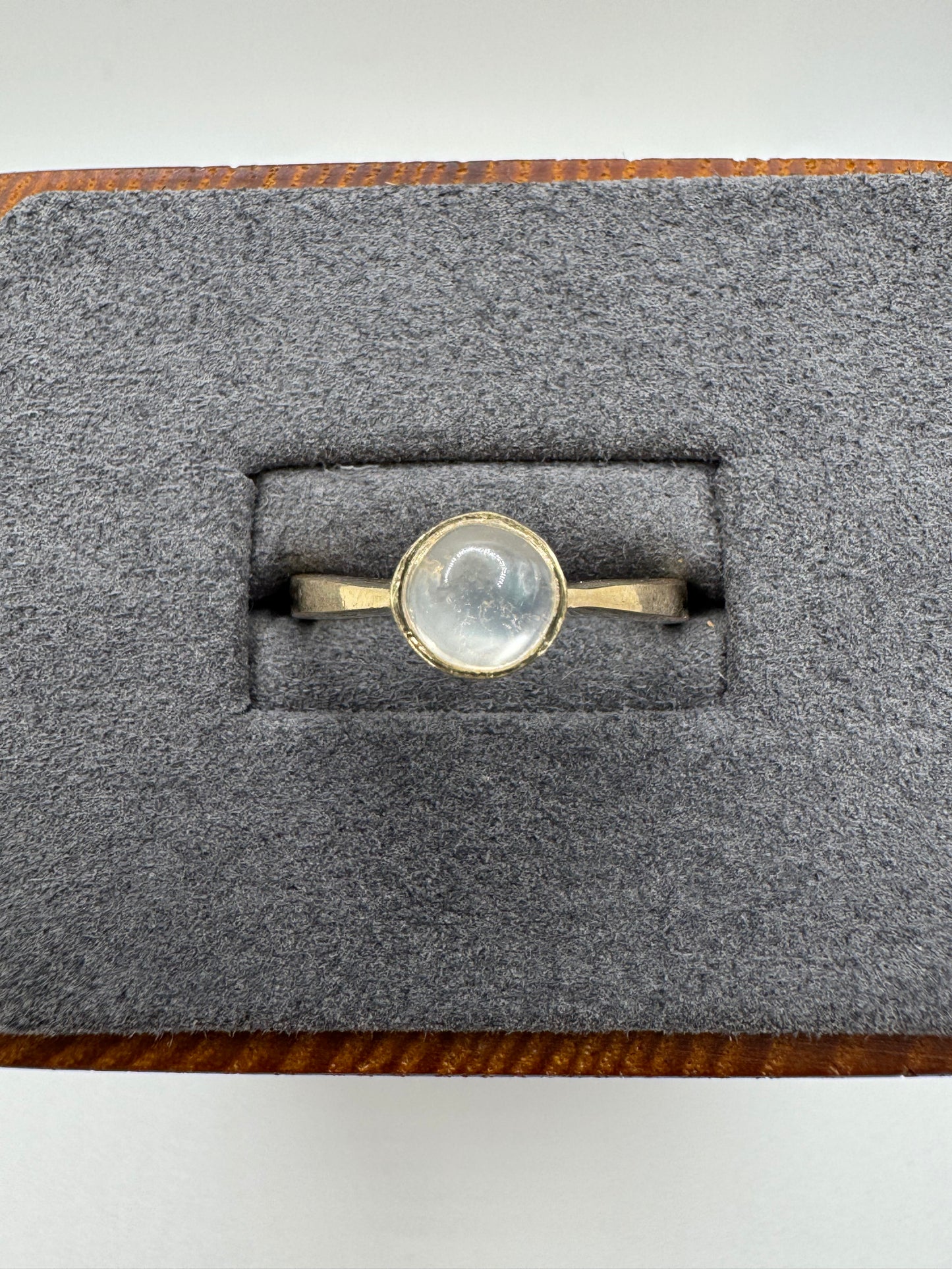 9ct gold moonstone ring