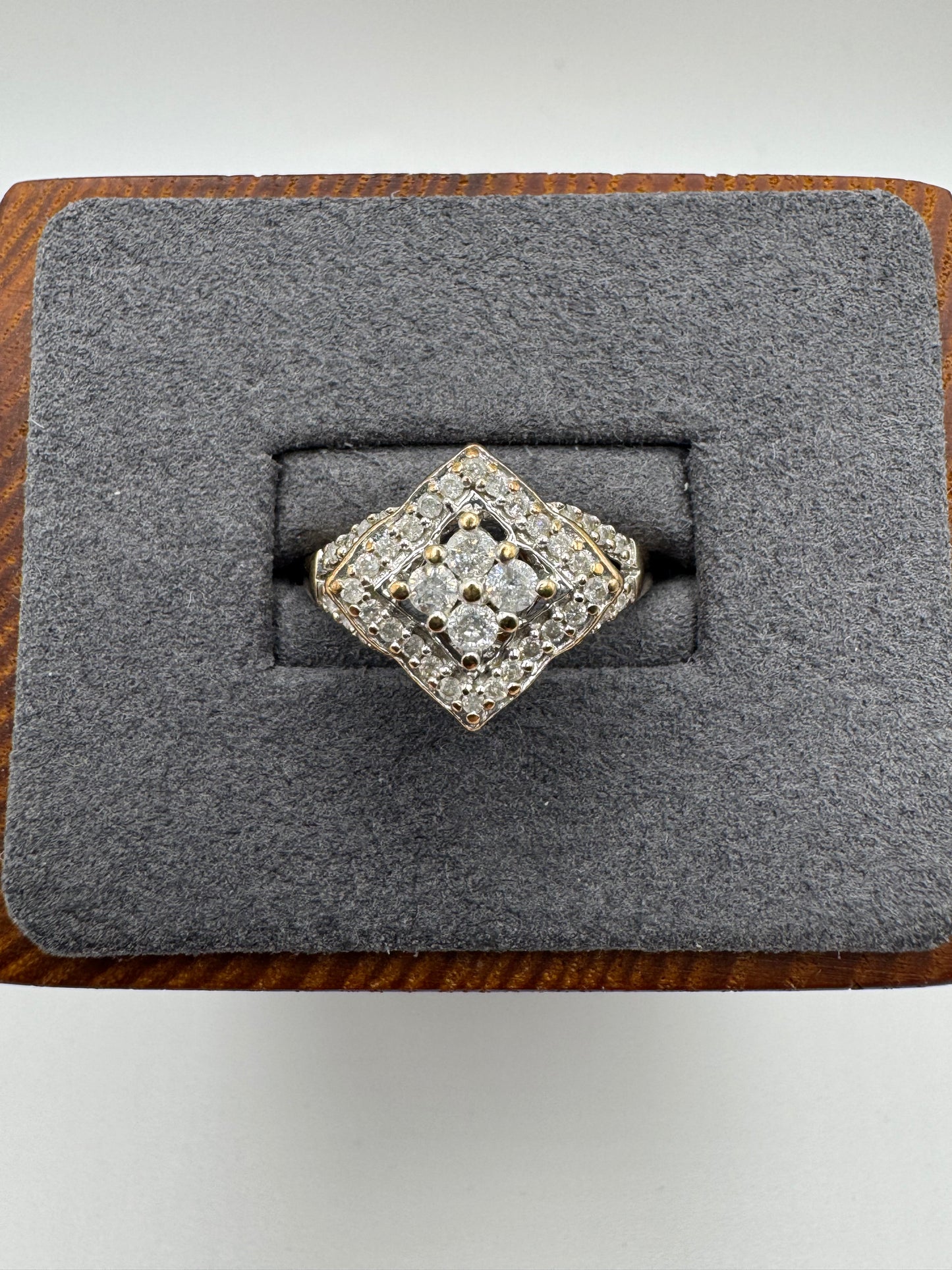 9ct gold diamond ring