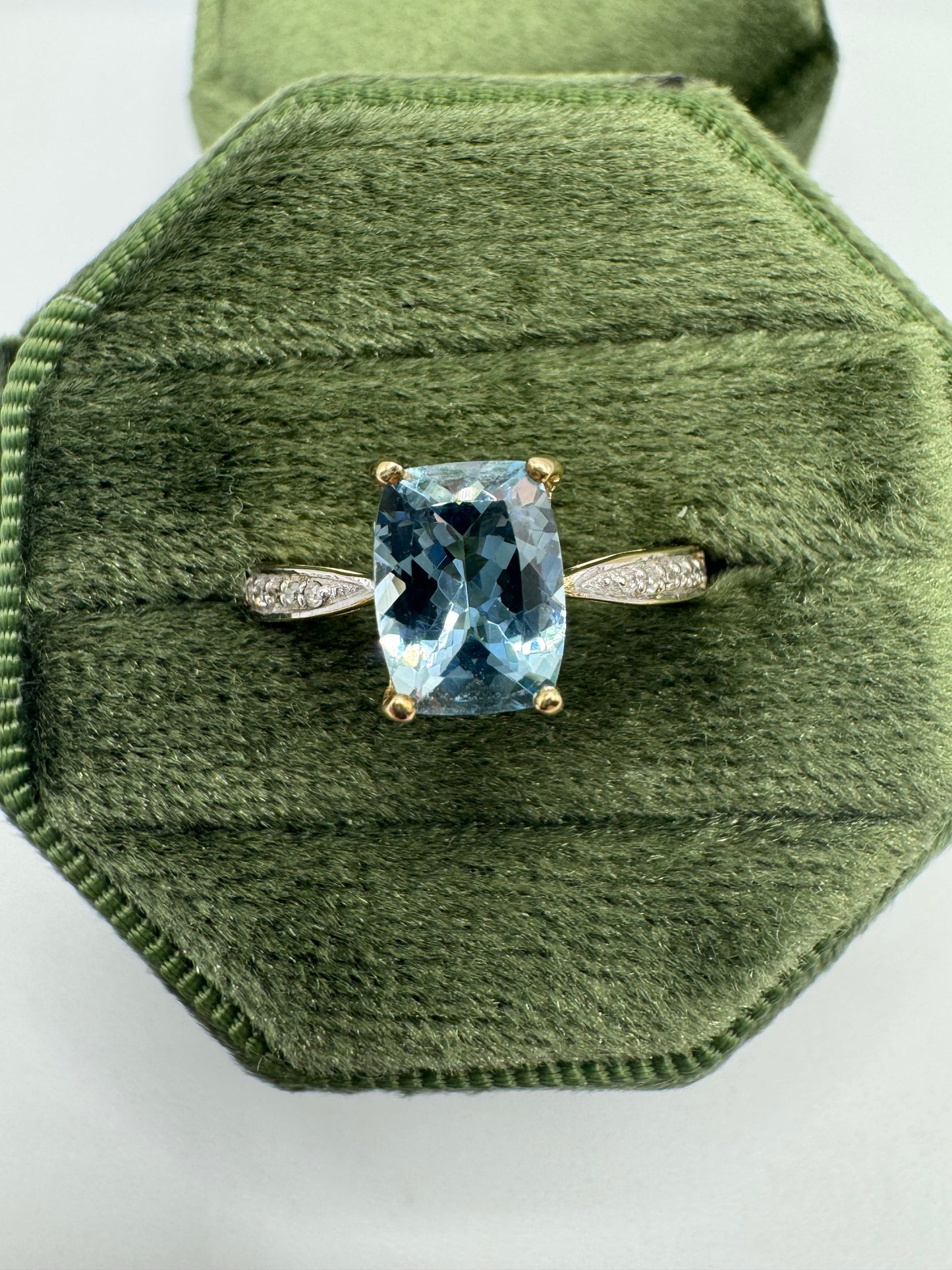 9ct gold aquamarine and diamond ring