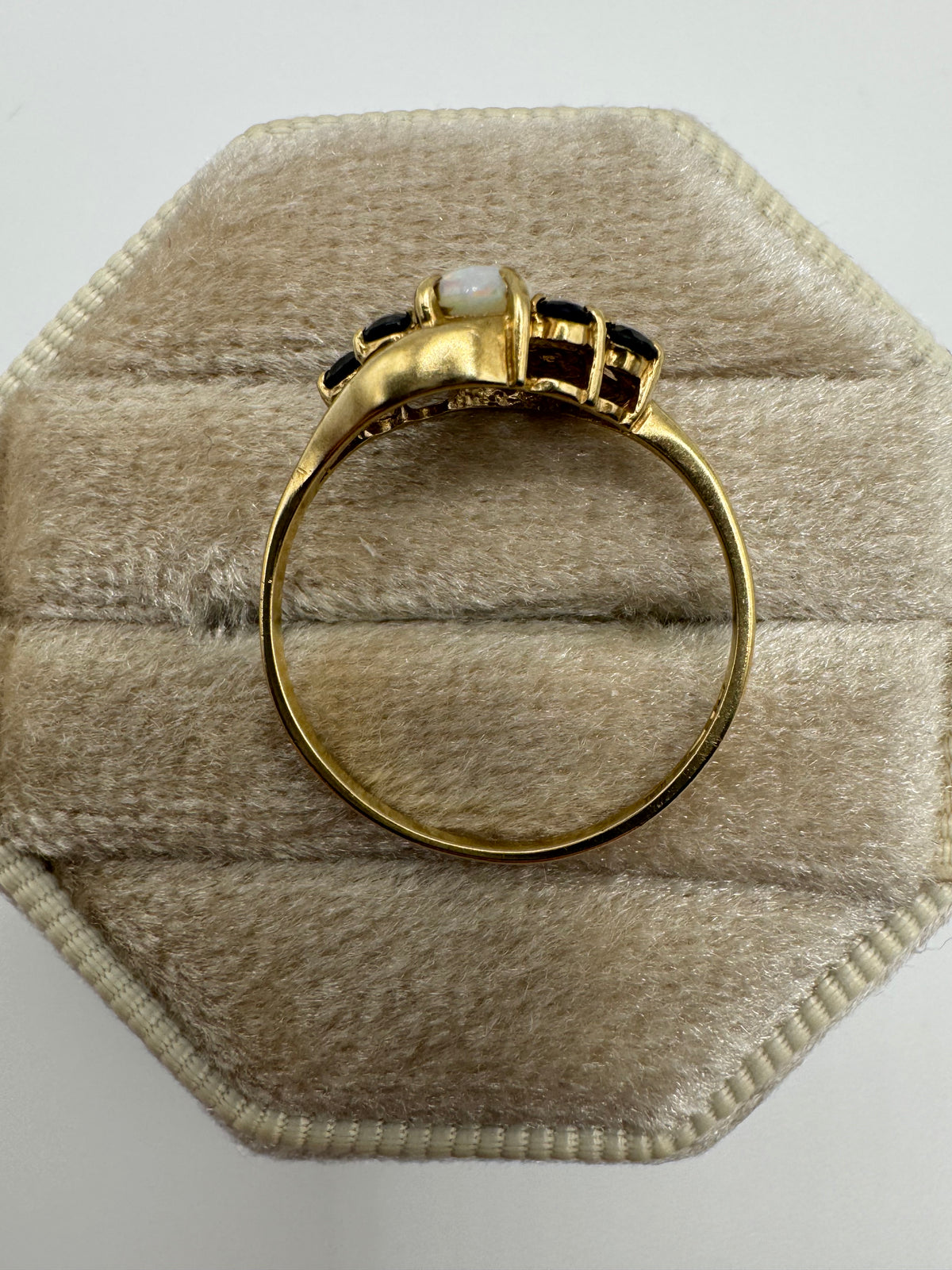 9ct gold opal and sapphire ring