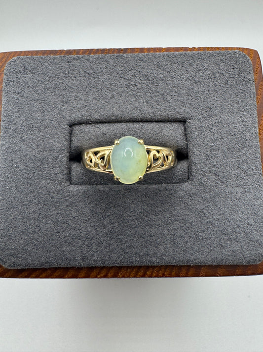 9ct gold chalcedony ring