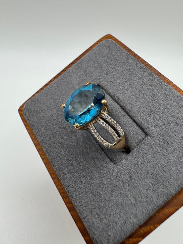 9ct gold topaz and diamond ring
