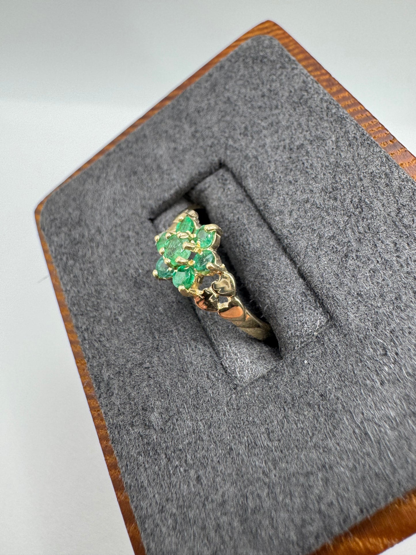 9ct gold emerald cluster ring