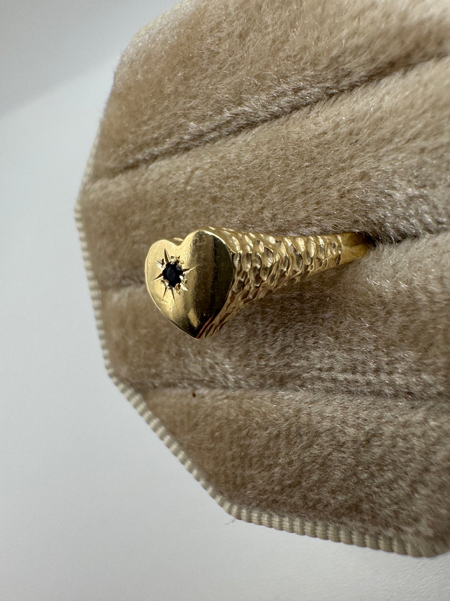 9ct gold sapphire heart signet ring
