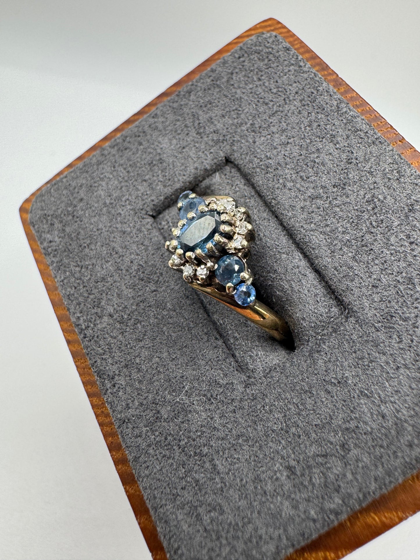 9ct gold sapphire and diamond cluster ring