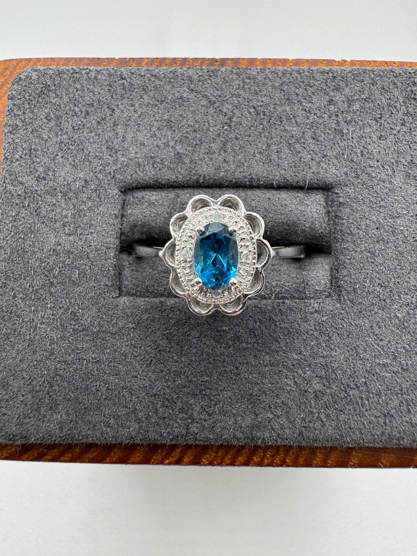 9ct white gold London blue topaz and diamond ring