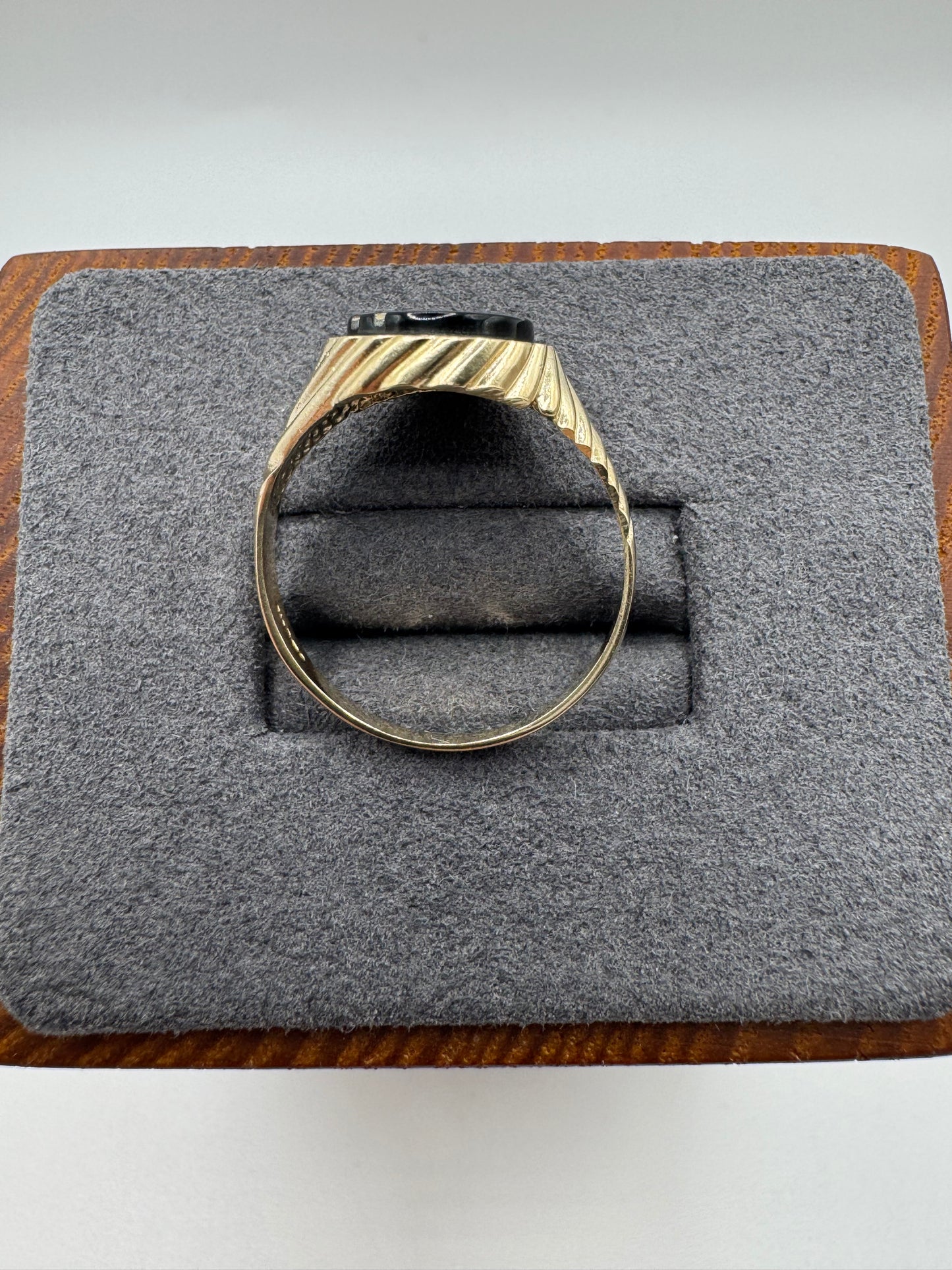 9ct gold onyx signet ring