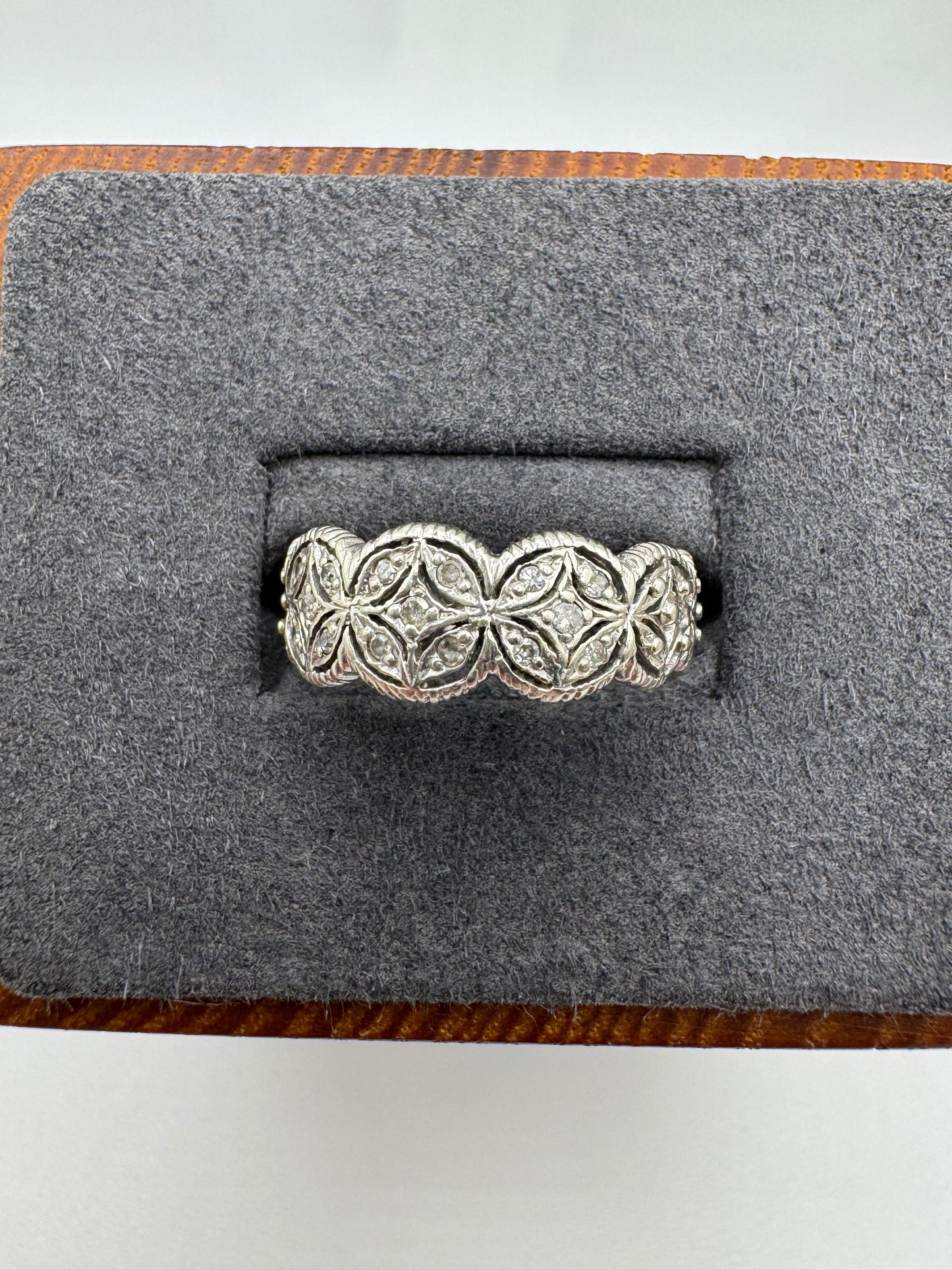 Heavy 9ct white gold 3/4 eternity diamond cluster ring