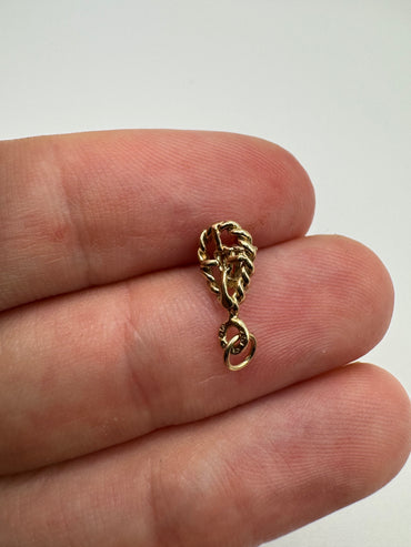 9ct gold garnet pendant
