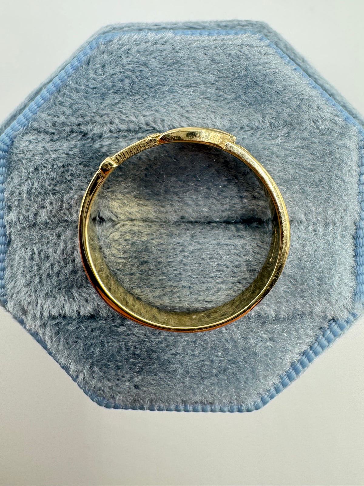 9ct gold engraved buckle ring