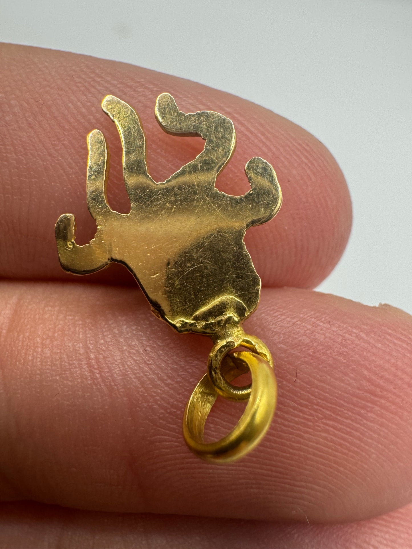 18ct gold octopus pendant