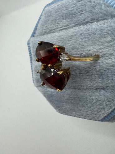 9ct gold garnet and diamond ring
