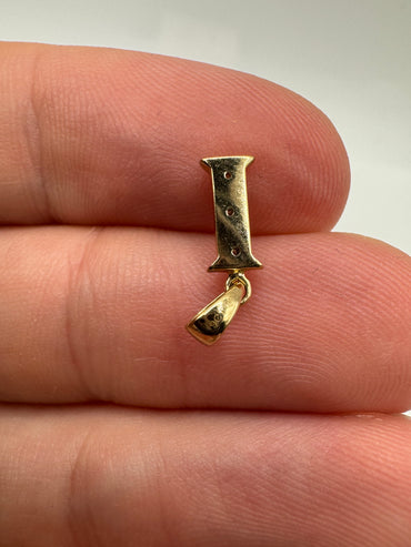 9ct gold diamond initial I pendant