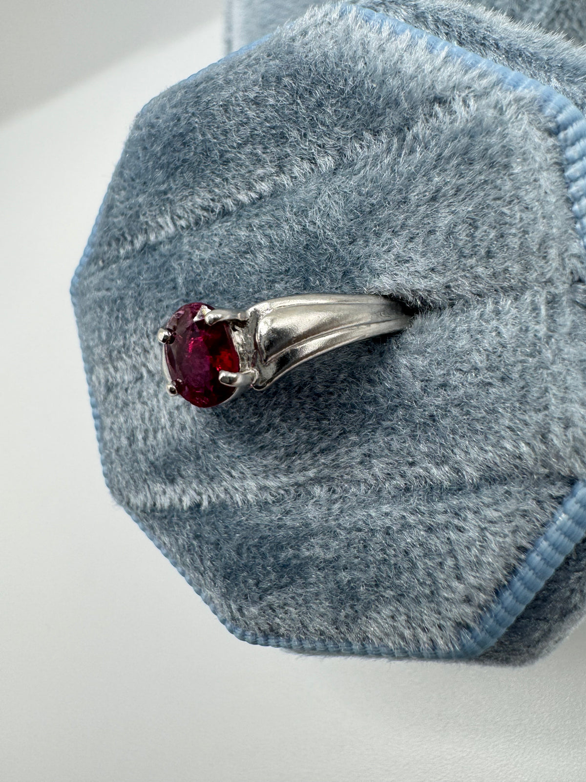 9ct white gold tourmaline ring