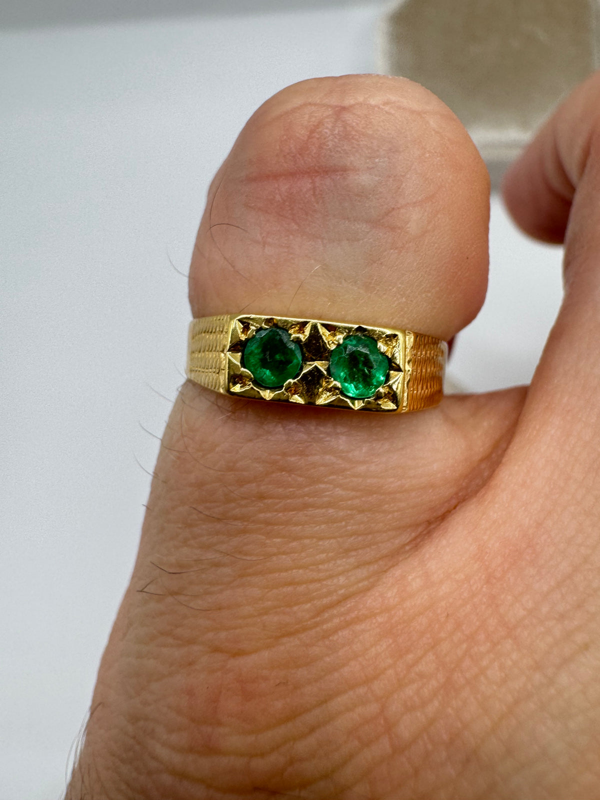 18ct gold emerald gypsy ring