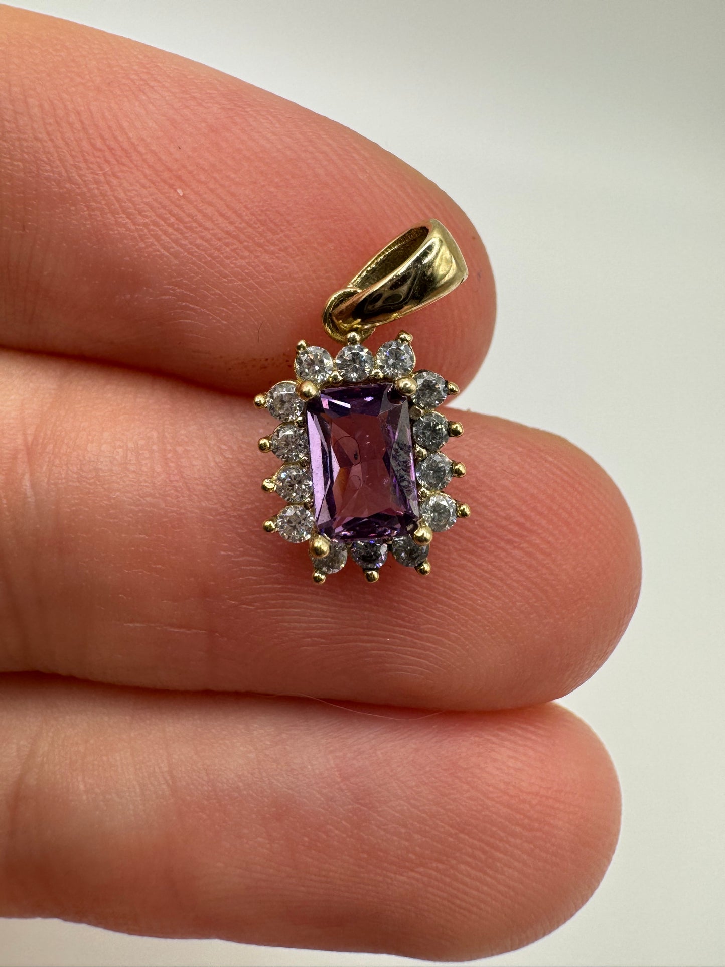 9ct gold amethyst and cz pendant