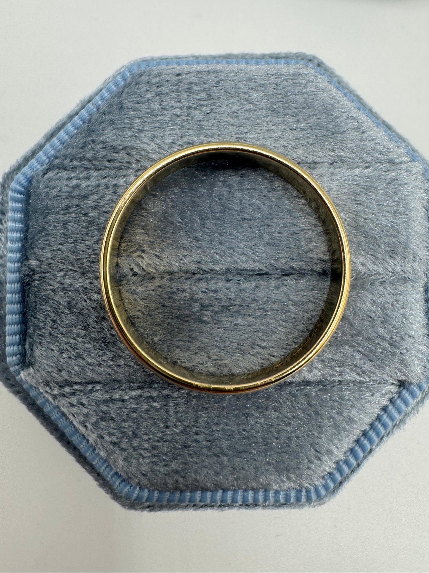 9ct gold patterned band