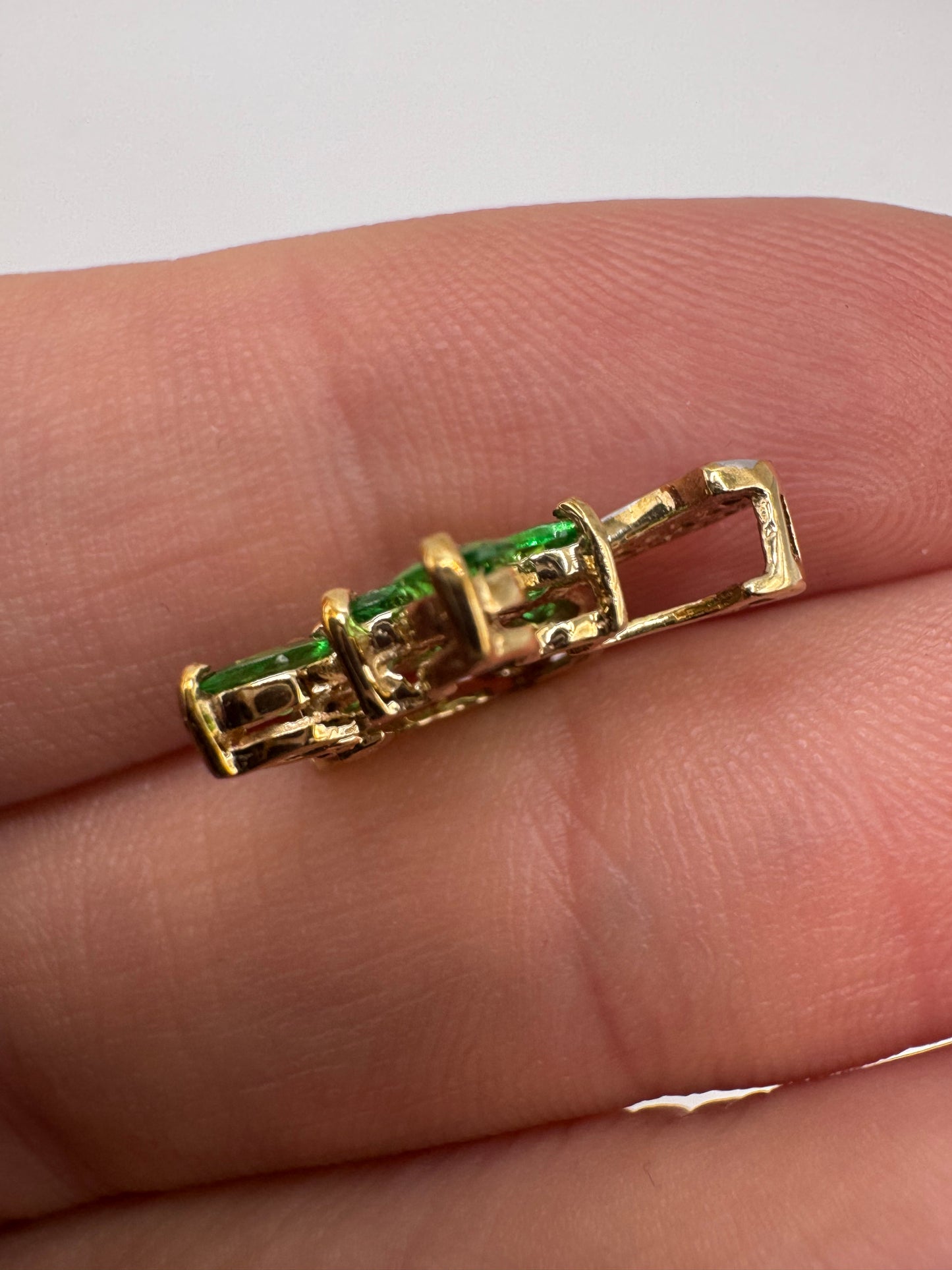 9ct gold diopside and diamond pendant