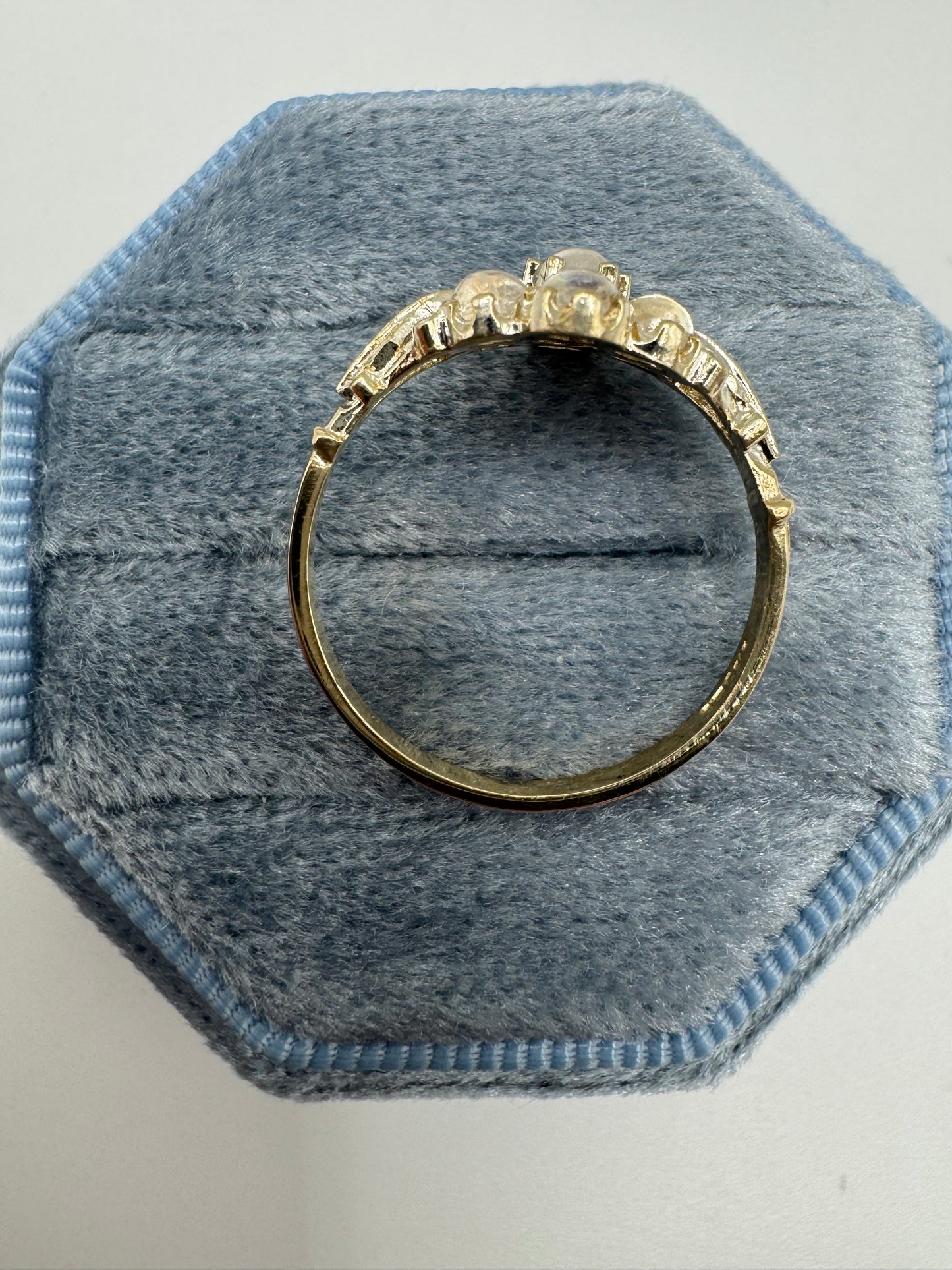 9ct gold moonstone cluster ring