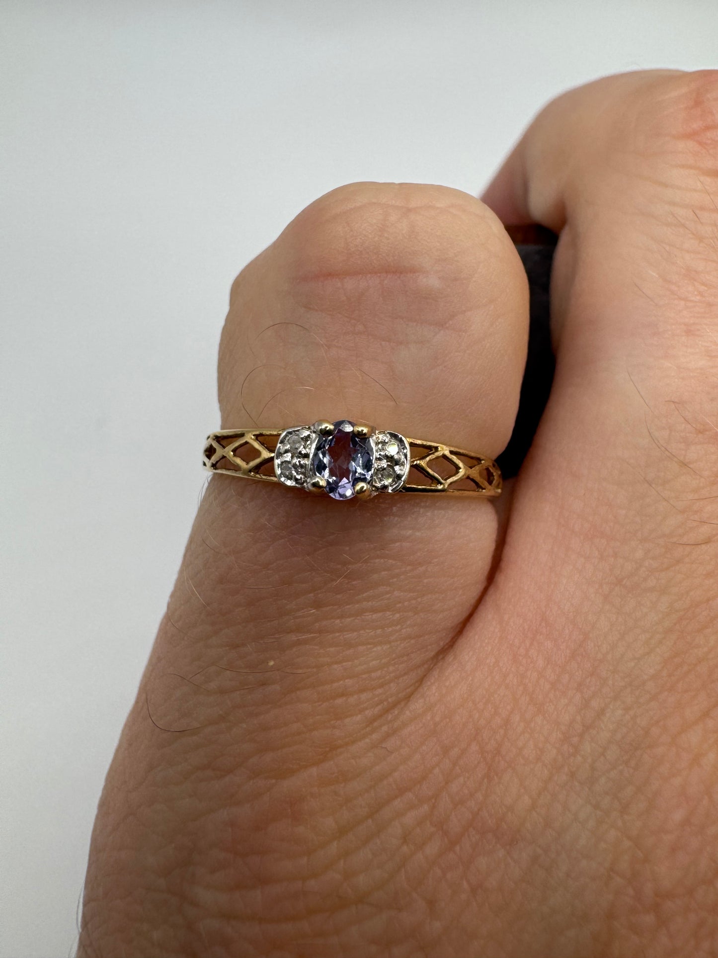 9ct gold tanzanite and diamond ring