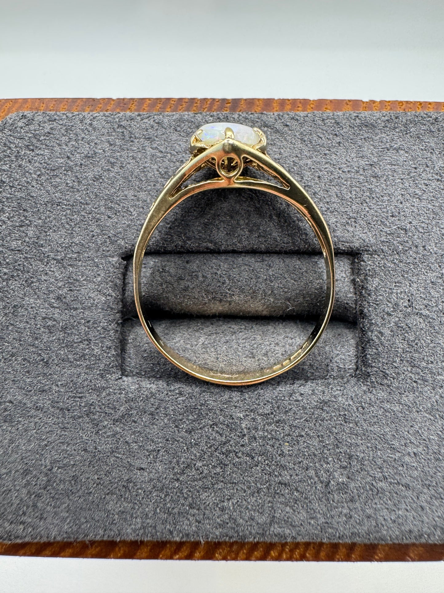 9ct gold opal ring