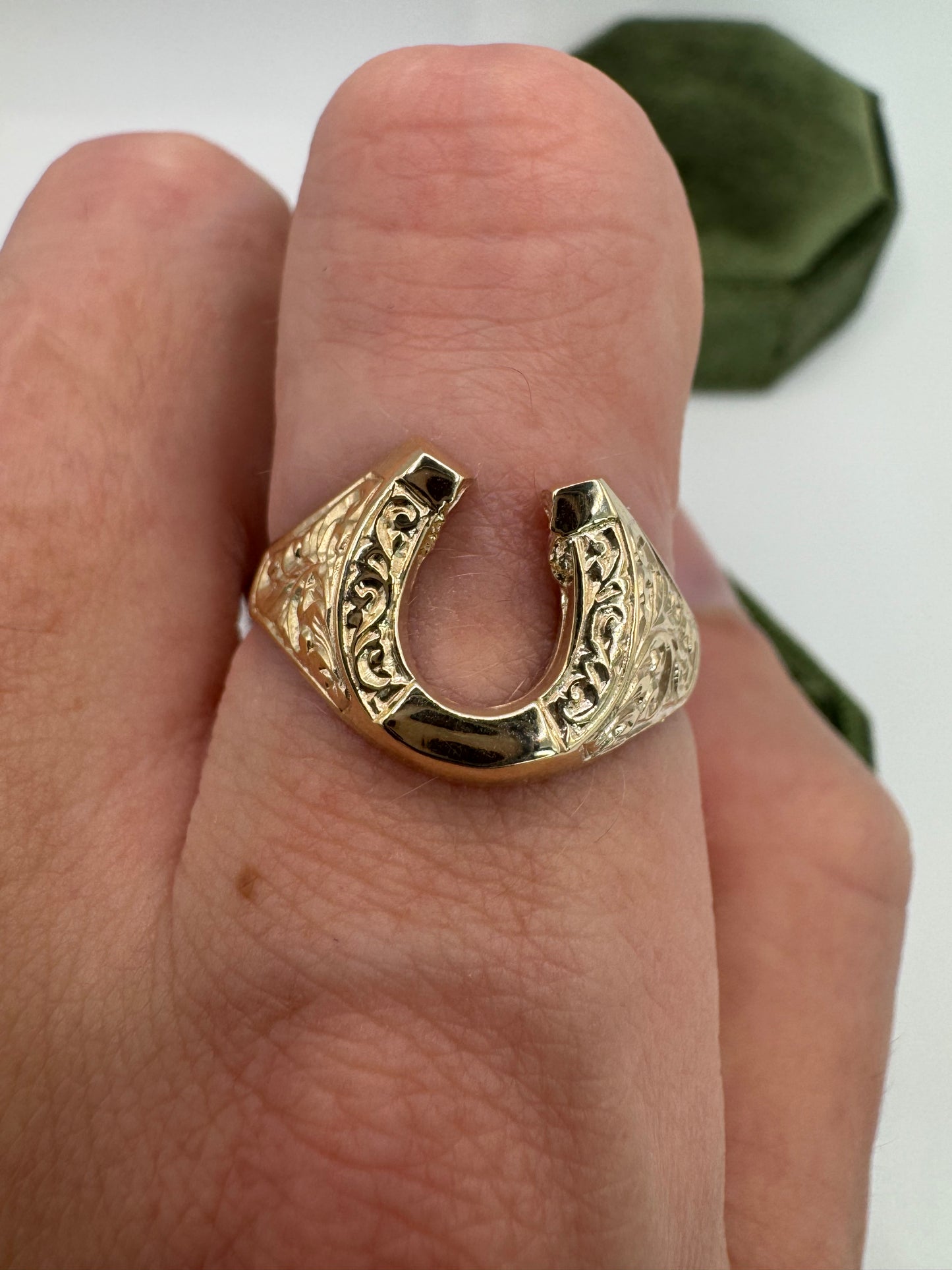 9ct gold horseshoe ring
