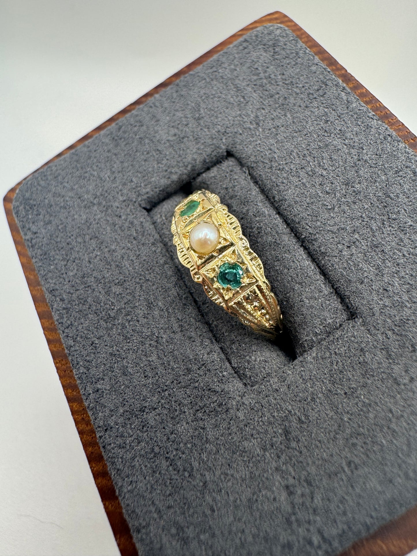 9ct gold emerald and pearl gypsy ring