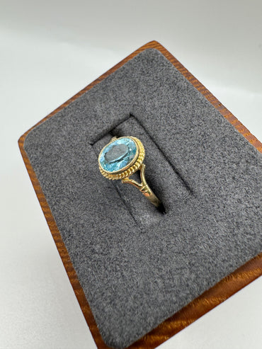 9ct gold blue topaz ring