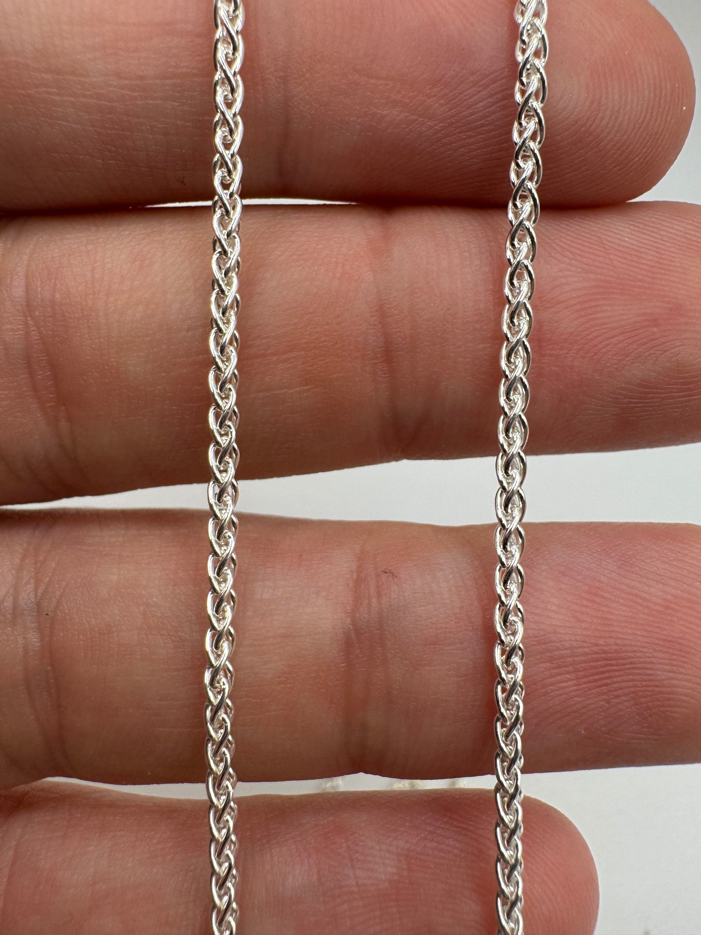 Silver spiga chain 17 20”