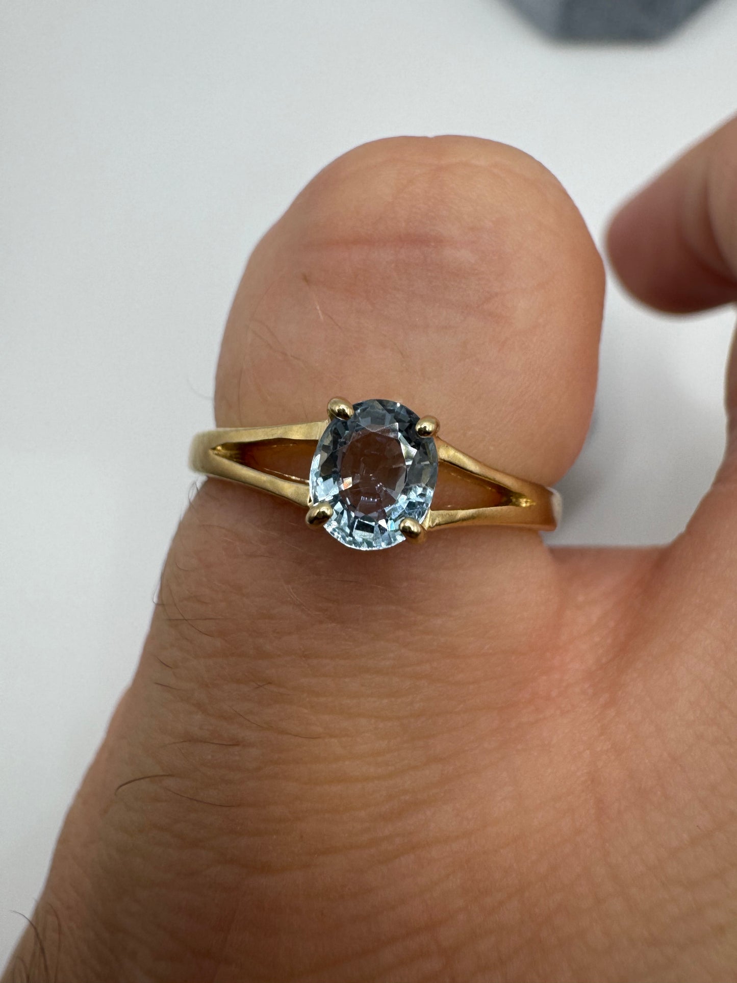 9ct gold aquamarine ring