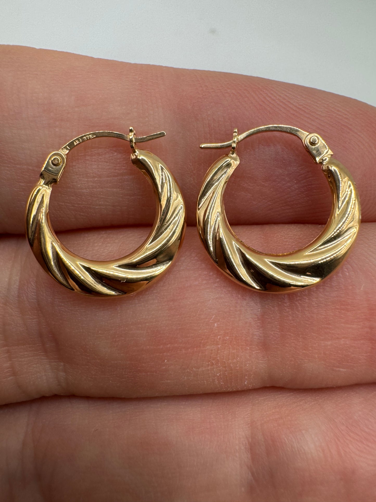 9ct gold patterned creole earrings