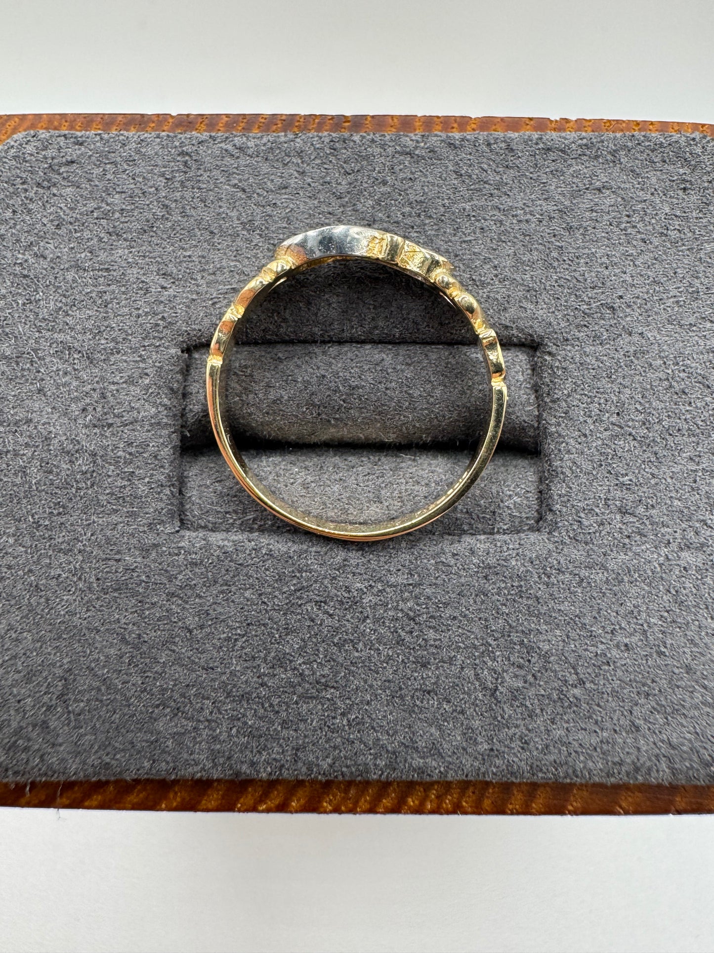 9ct gold sapphire and diamond ring