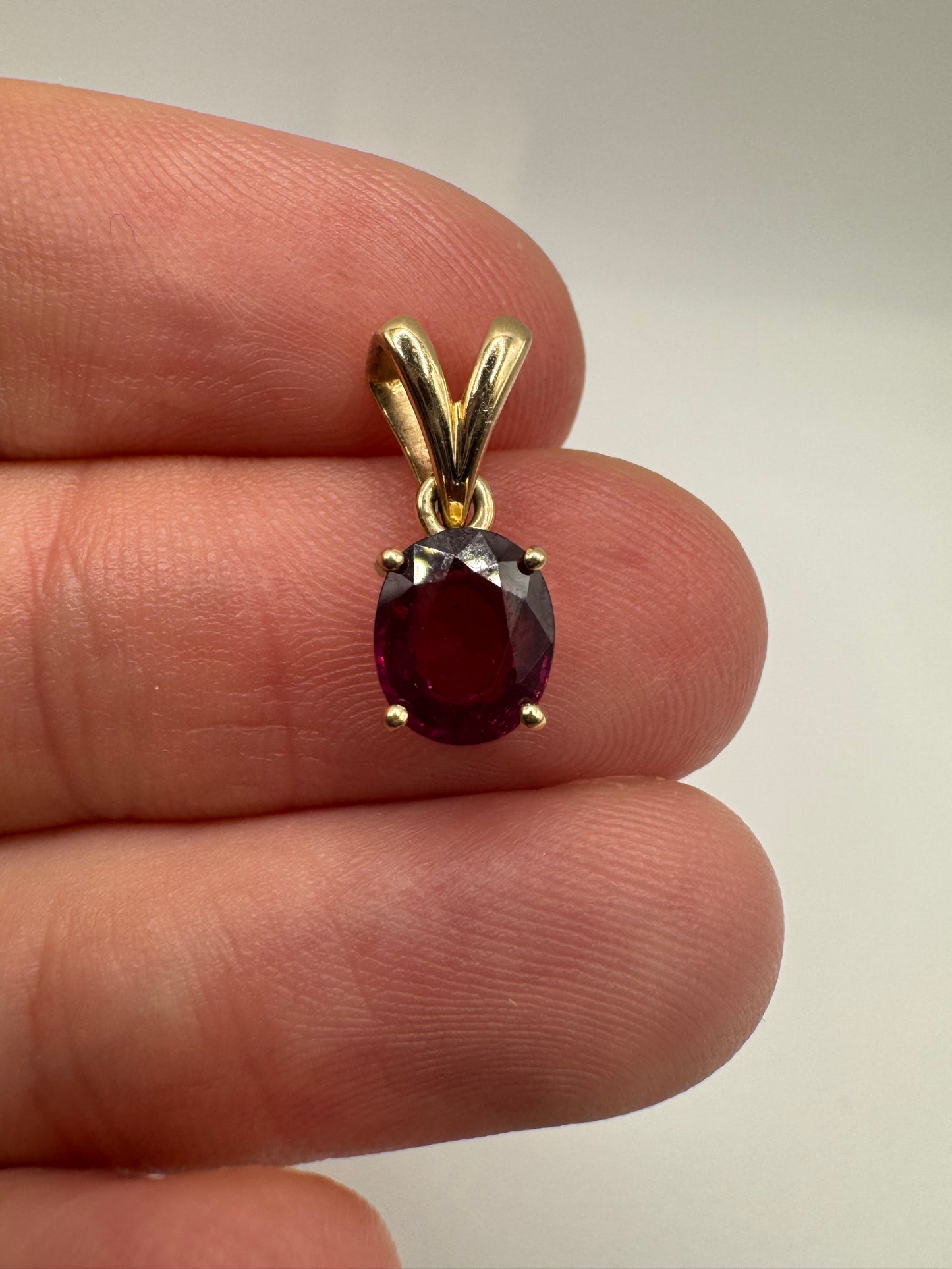 9ct gold tourmaline pendant