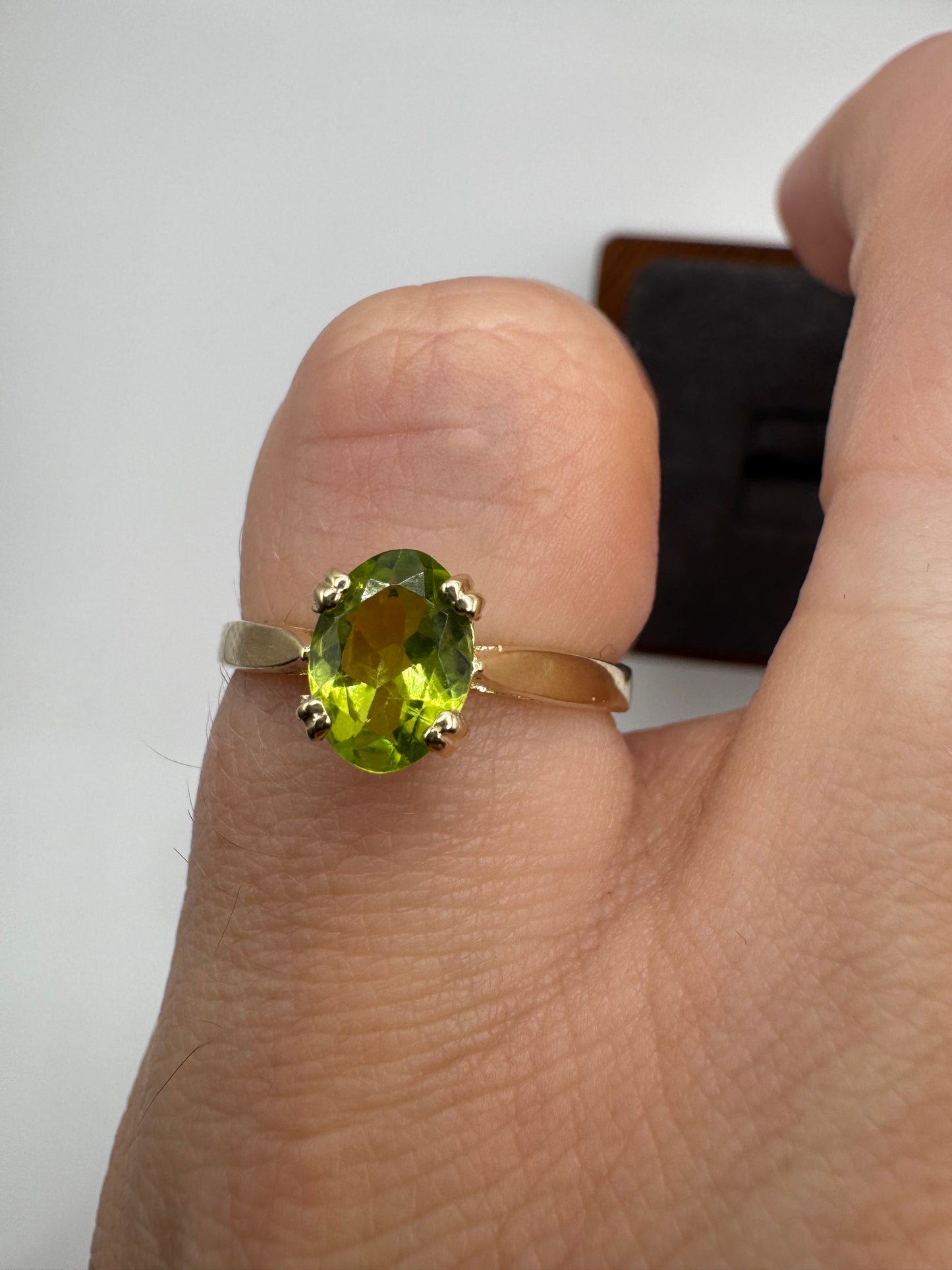 9ct gold peridot ring