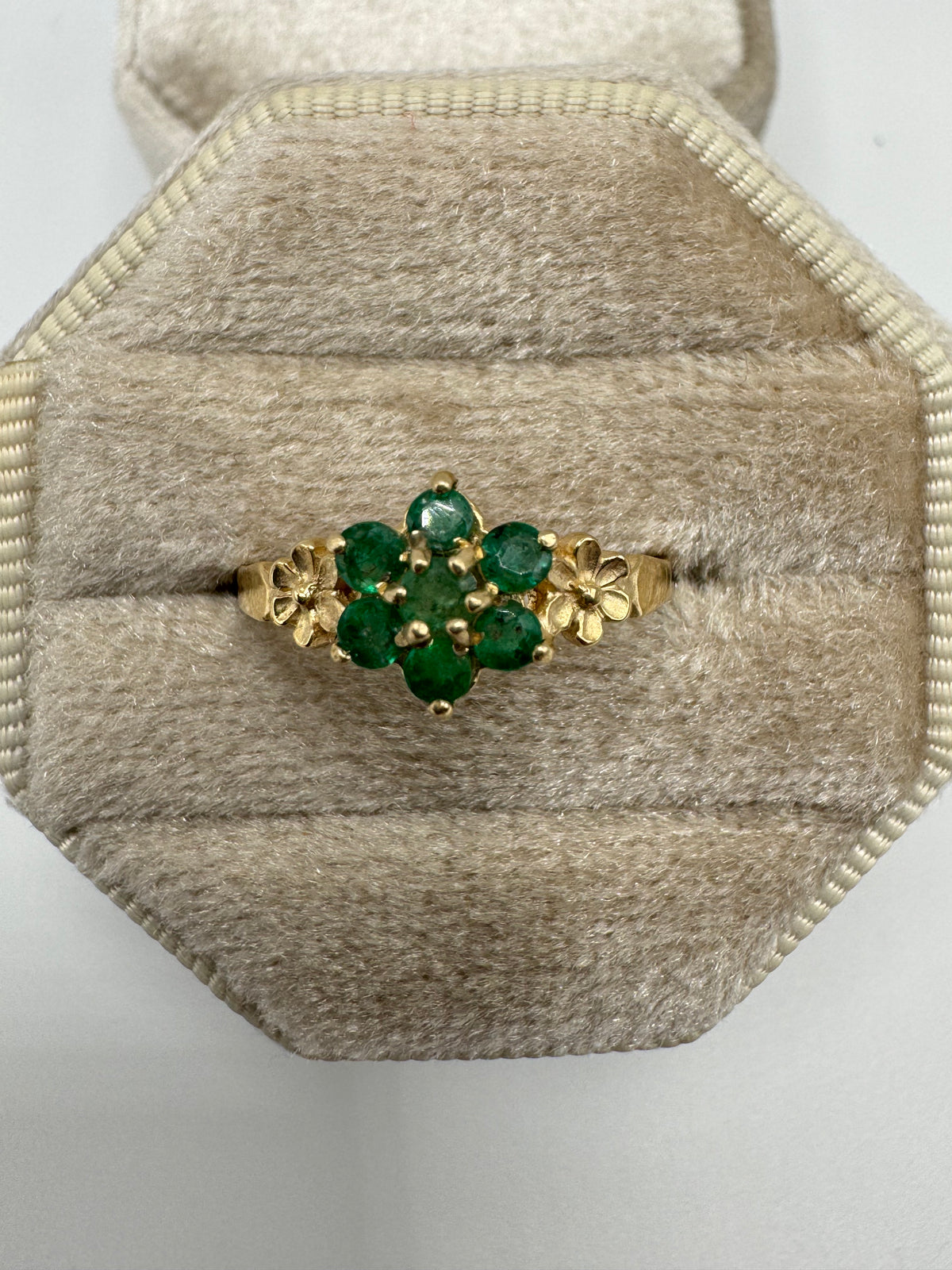 9ct gold emerald cluster ring