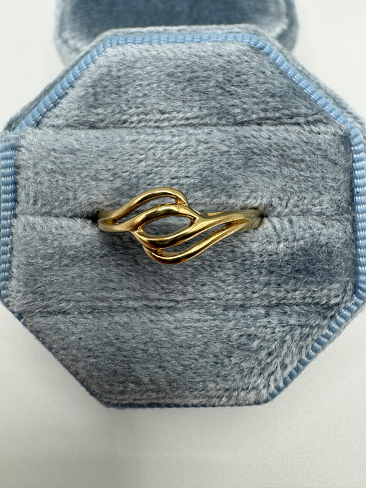 9ct gold swirl ring