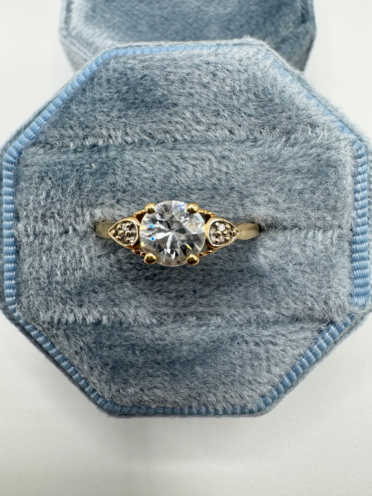 9ct gold white sapphire and diamond ring