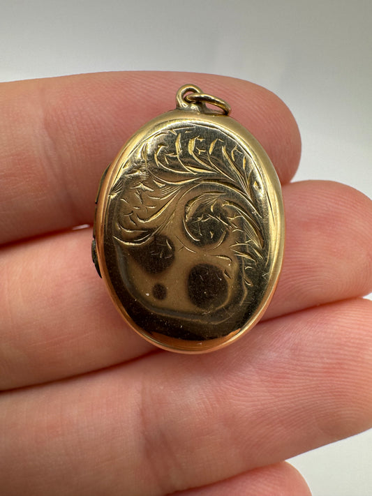 9ct gold front and back engraved locket