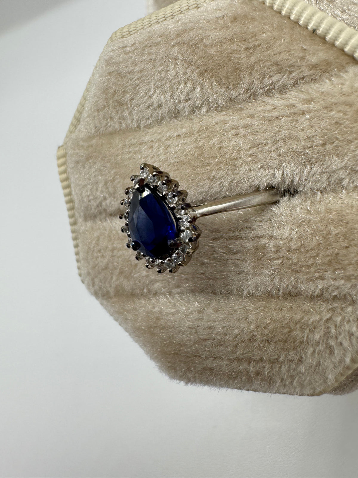 9ct white gold kyanite and zircon ring