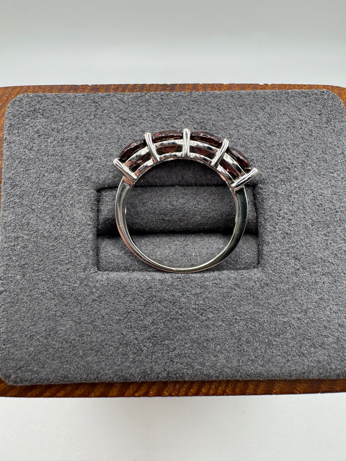 9ct white gold quartz ring