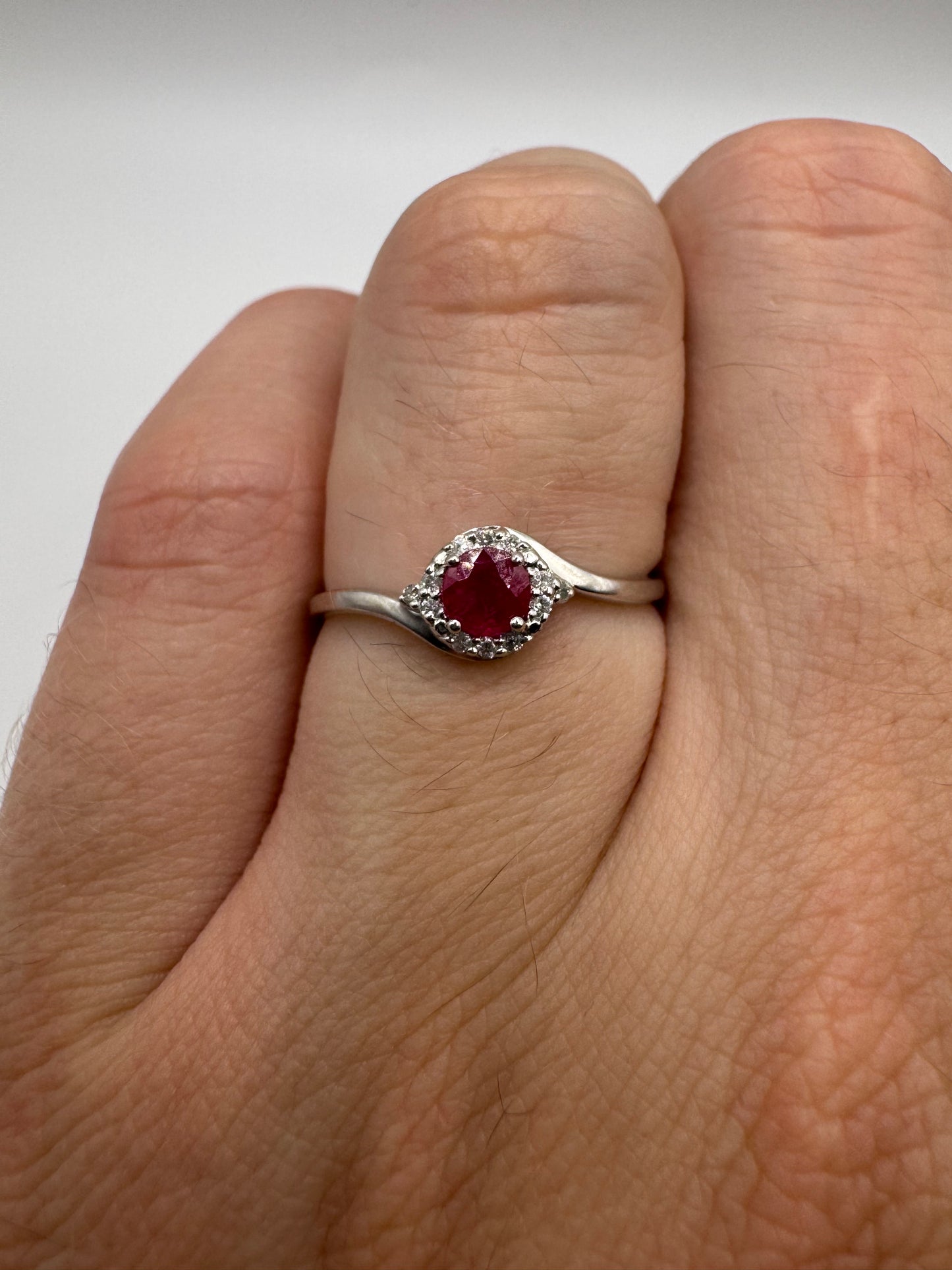 9ct white gold ruby and diamond ring