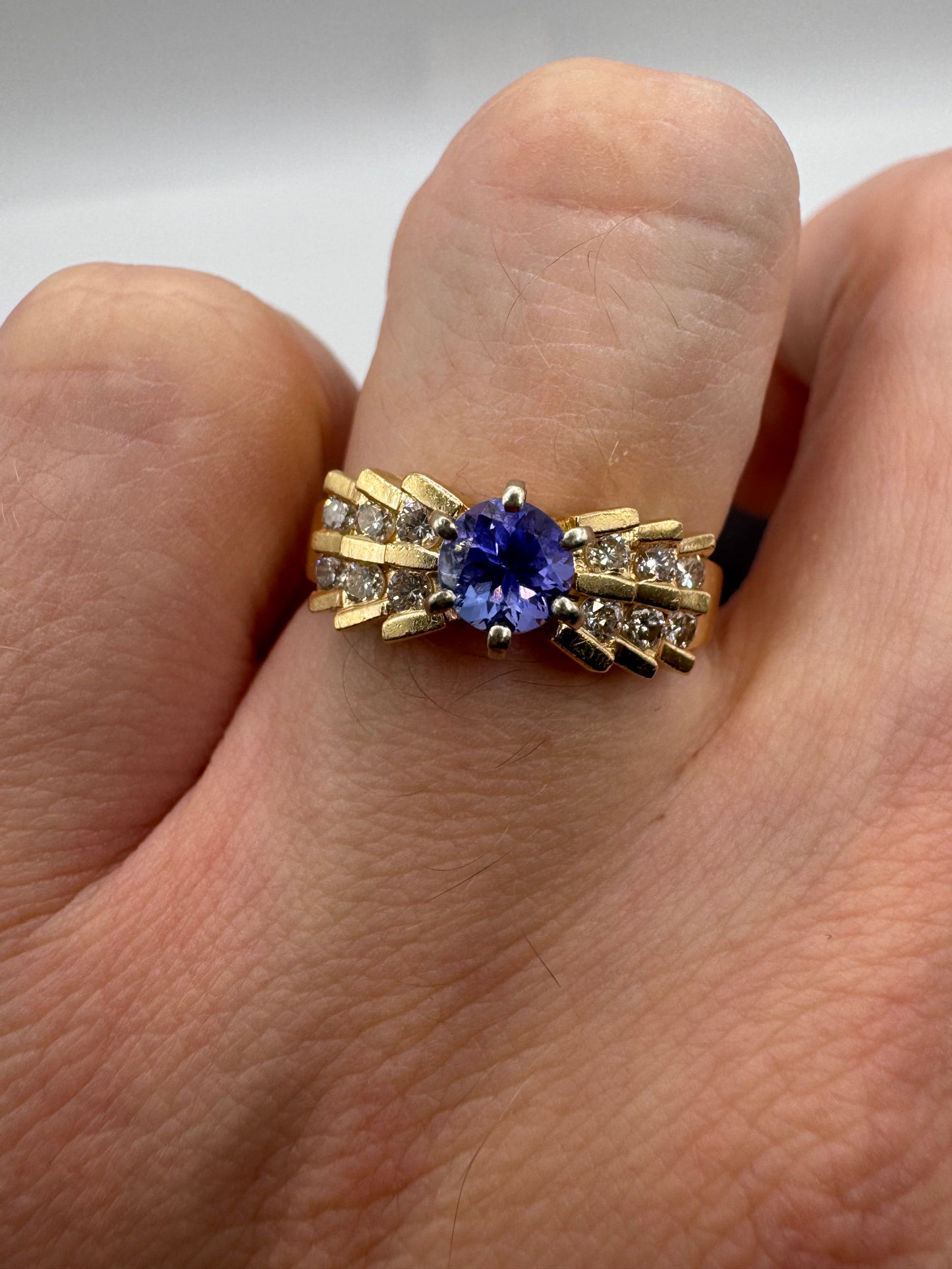 14ct gold tanzanite and diamond ring