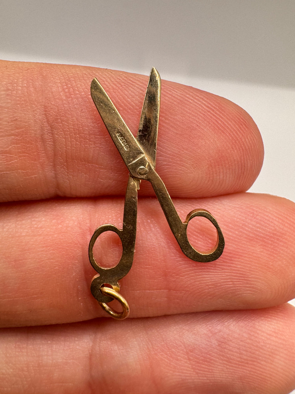 9ct gold scissors charm